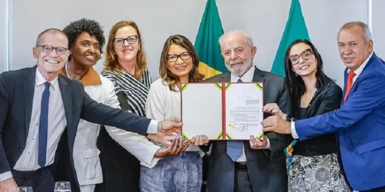 Lula sanciona lei que garante sigilo de vítima de violência doméstica