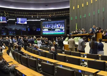 Todos os deputados e senadores do Acre votam pela derrubada do veto de Lula às ‘saidinhas’