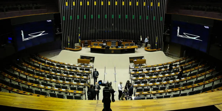 Câmara pauta urgência de projeto que equipara aborto ao homicídio