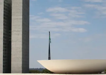 Projeto que equipara aborto a homicídio tem urgência aprovada