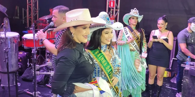 Festival da Macaxeira: Hillary Katrine vence competição e é coroada Rainha da Produção