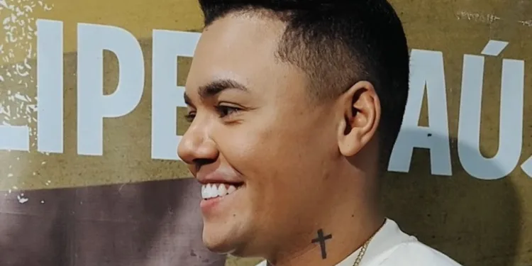 “Quase fiz o avião cair”, diz Felipe Araújo após relembrar primeira vinda ao Acre