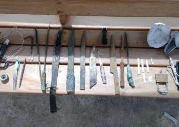 Armas artesanais são apreendidas durante varredura em celas de presídios de Rio Branco