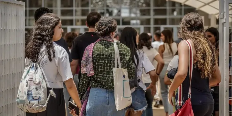 Quem se inscreveu no Enem 2024 tem até quarta-feira para pagar taxa