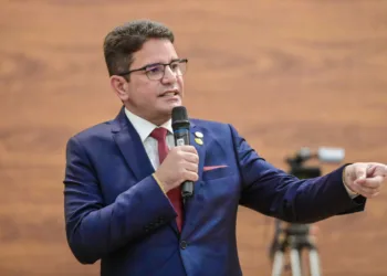 Gladson vai tratar sobre preservação e bioeconomia acreana em reunião no Reino Unido