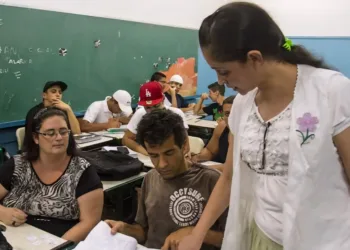 Educação de Jovens e Adultos está com matriculas abertas no Acre