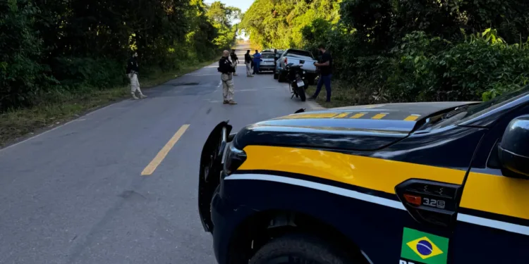 Operação policial realiza oito mandados e apreende quatro armas de fogo no Acre