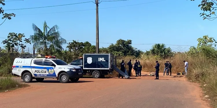 Homem em regime aberto é morto a caminho do trabalho na Cidade do Povo