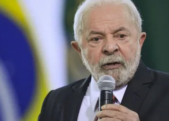 Lula volta a pedir fim da greve de professores federais: “Estão prejudicando os alunos”