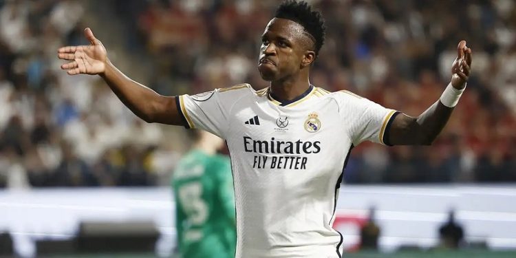 Torcedor que insultou Vini Jr. é condenado, mas ficará em liberdade