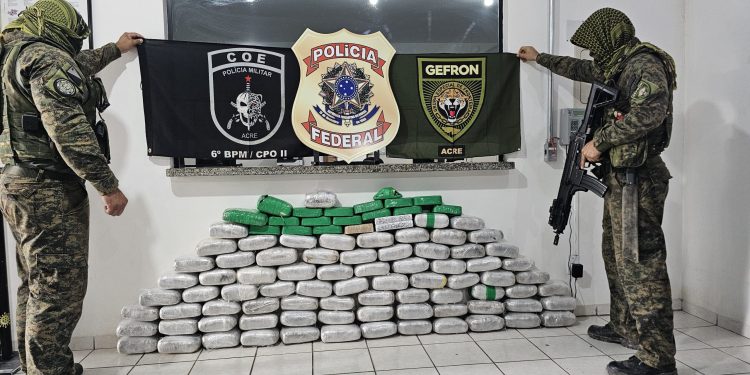 Polícia Federal prende três pessoas e apreende 101,85 Kg de drogas no Acre