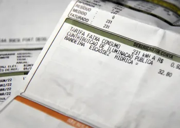 Conta de energia elétrica fica mais cara a partir desta terça-feira em todo Brasil