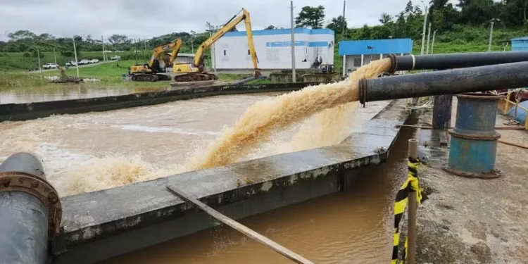 Em Rio Branco, prefeitura substitui bombas de captação para melhorar distribuição de água