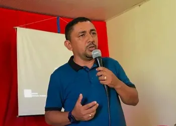 Após ser reeleito, prefeito de Porto Walter sanciona lei que aumenta próprio salário para R$15 mil