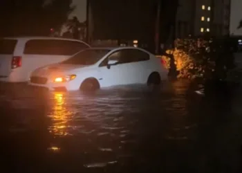 Furacão Milton chega mais fraco à Flórida (EUA), mas causa muitas mortes na região