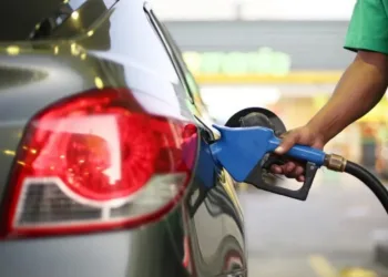 Preço dos combustíveis nas refinarias têm reajuste pela Petrobras