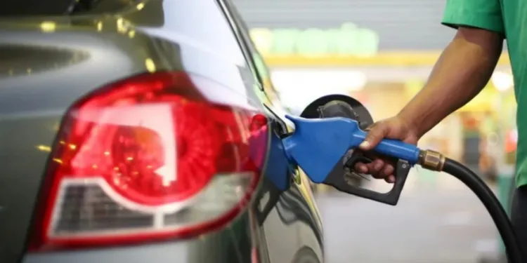 Preço dos combustíveis nas refinarias têm reajuste pela Petrobras