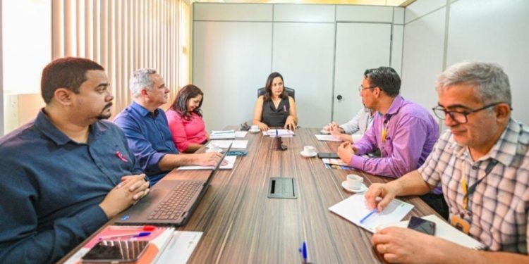 Governo do Acre e Correios firmam parceria para campanha de adoção de cartinhas de Natal