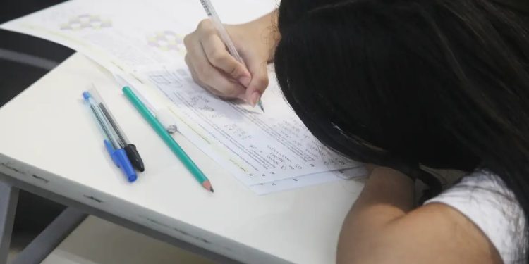 Obmep 2024: mais de 900 mil alunos fazem prova da 2ª fase neste sábado