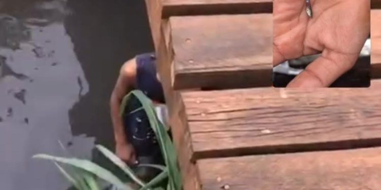 Crianças são vistas pescando em canal de esgoto por falta de alimentos no bairro Nova Esperança