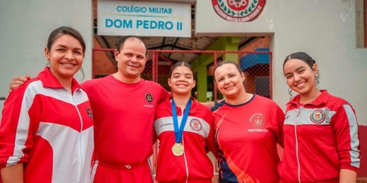 Aluna do Colégio Militar Dom Pedro II conquista medalha de ouro em projeto nacional de química