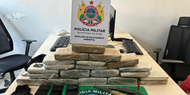 Mais de 15 kg de entorpecentes e arma de fogo foram apreendidas na Transacreana