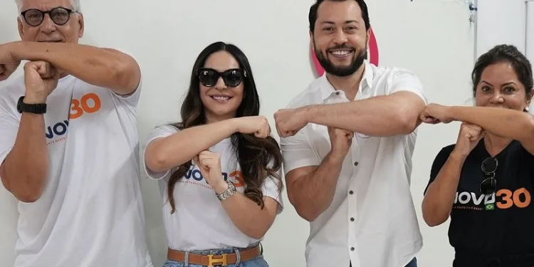 Emerson Jarude vota acompanhado dos pais e da namorada: “Fizemos a nossa parte”