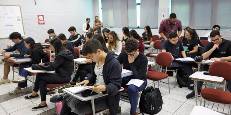 Enem 2024: saiba quem pode pedir a reaplicação do exame