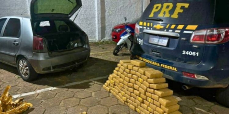 Veículo carregado com 107 kg de maconha é interceptado após perseguição em Rio Branco