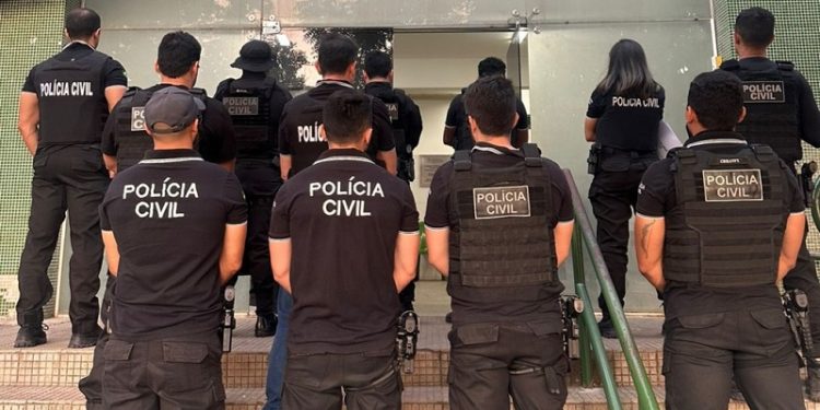 Polícia do AC e do CE cumprem ordens judiciais contra grupo de fraudes eletrônicas na “Operação Branch”
