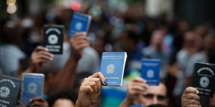 Sine Acre disponibiliza mil vagas para ensino fundamental e médio nesta quinta-feira