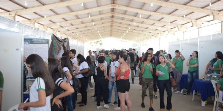 Viver Ciência chega à 10ª edição estimulando criatividade dos jovens no Acre