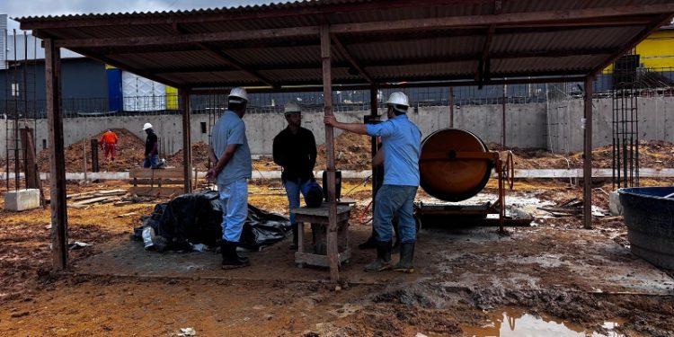 Construção do novo Mercado Elias Mansour tem primeira fase concluída; mudanças climáticas podem atrasar entrega