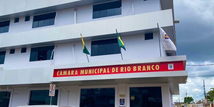 Vereadores do Acre aprovam PL 14 que proíbe a participação de crianças na parada LGBTQIA+