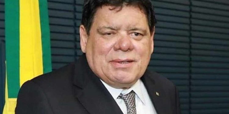 Flaviano Melo segue internado com pneumonia em São Paulo