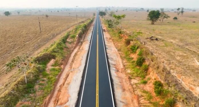 Rompimento parcial na BR-317/AC interrompe trânsito de carretas próximo a Epitaciolândia