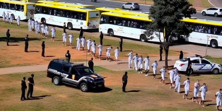 Projeto veda saída temporária de condenado por crime hediondo ou reincidente