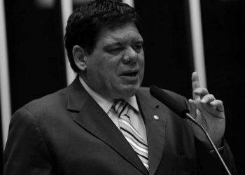 Corpo de Flaviano Melo chega nesta sexta-feira; velório será no Palácio Rio Branco