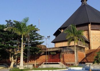 Morro da Glória e Centro Cultural do Juruá são ameaçados por deslizamentos