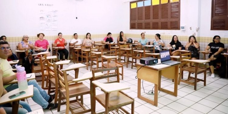 Governo do Acre informa que pagamento do 13° dos professores será feito na próxima segunda (23)