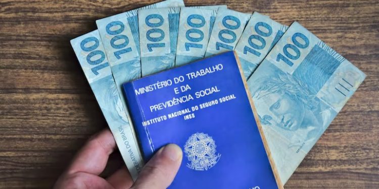 Salário mínimo pode ter aumento de R$ 103 e atingir R$ 1.515 em 2025