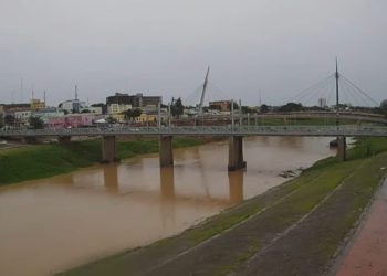 Nível do Rio Acre aumenta quase 1 metro em 24 horas e chega a 5,44 m após chuva intensa