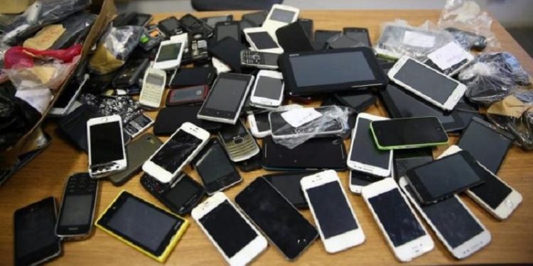 Polícia Civil do Acre realiza devolução de celulares roubados e convoca vítimas