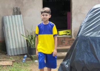 Sonho realizado: garoto do bairro Montanhês recebe uniforme dos correios de Natal