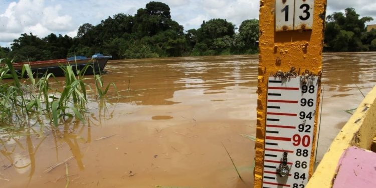 Nível do Rio Acre sobe mais de um metro em 24 horas e aciona plano de contingência
