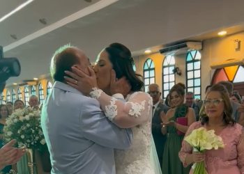 Com beijo, Bocalom e Kellen celebram união em casamento com cerca de 400 pessoas