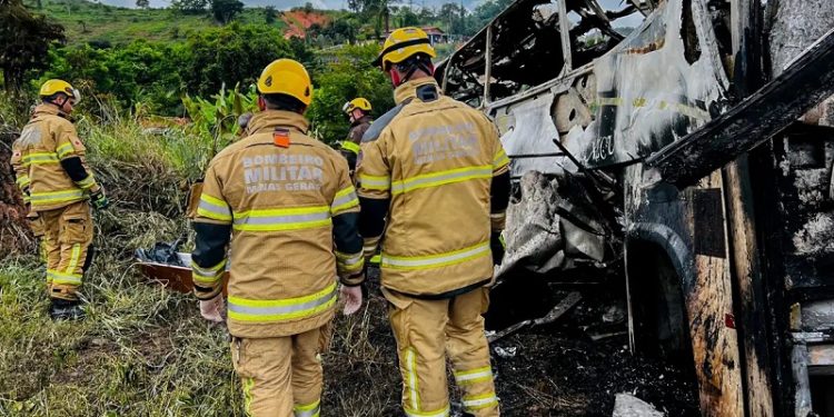 Sobe para 41 número de mortos em acidente em Minas Gerais