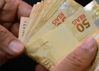 Não recebeu a primeira parcela do 13°? Veja seus direitos e o que fazer
