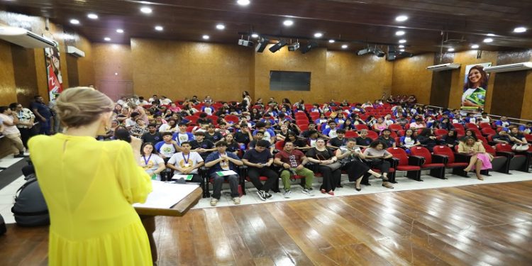 Projeto que auxilia no combate à corrupção em escolas do AC ajuda alunos a desenvolverem senso crítico