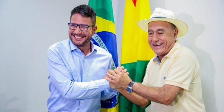 “Essa união não foi só no período de eleição”, diz Gladson sobre parceria com Prefeitura no Carnaval”